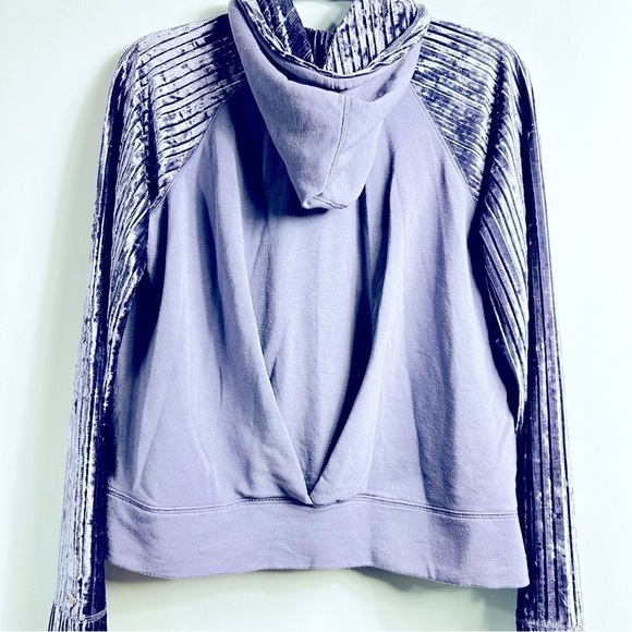 Calia by Carrie Underwood Women’s Med Purple Velvety Long Sleeve Pullover Jacket - Picture 4 of 8